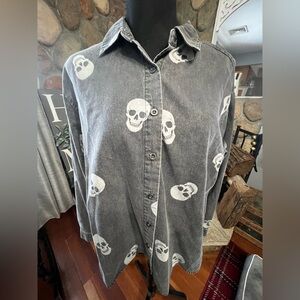 Gray Skull Print Women’s Shirt NWT